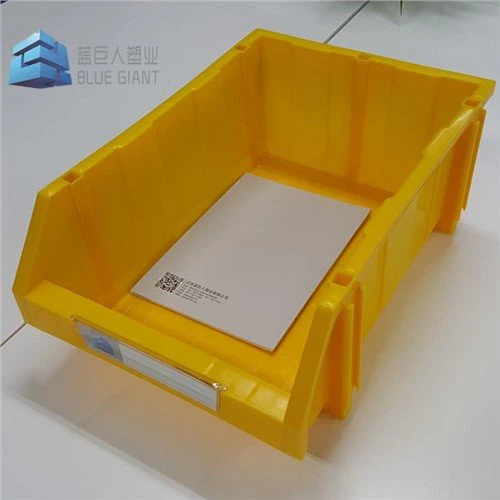 倉庫のプラスチック容器